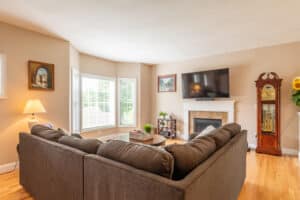 8 Crown Ct Epping, NH 03042